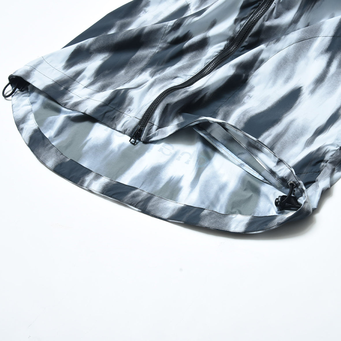 GRAPHIC NYLON PACKABLE HOODIE