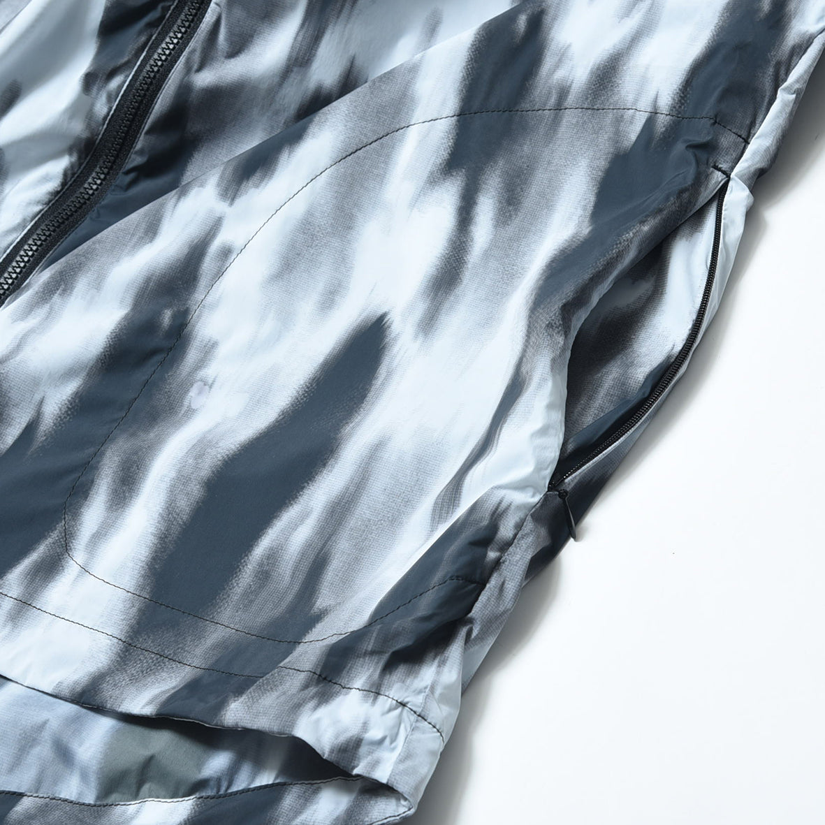 GRAPHIC NYLON PACKABLE HOODIE