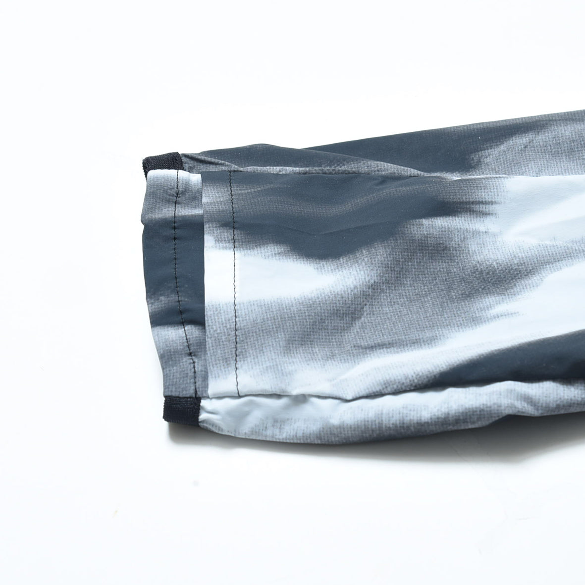 GRAPHIC NYLON PACKABLE HOODIE