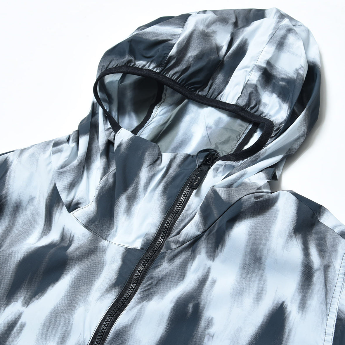 GRAPHIC NYLON PACKABLE HOODIE