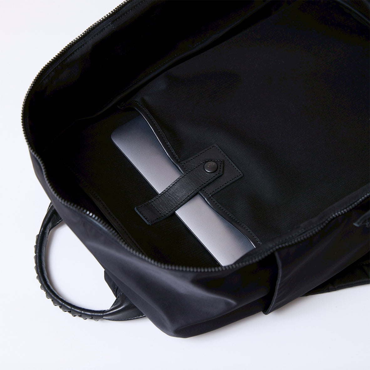 Athletic sac charbon38