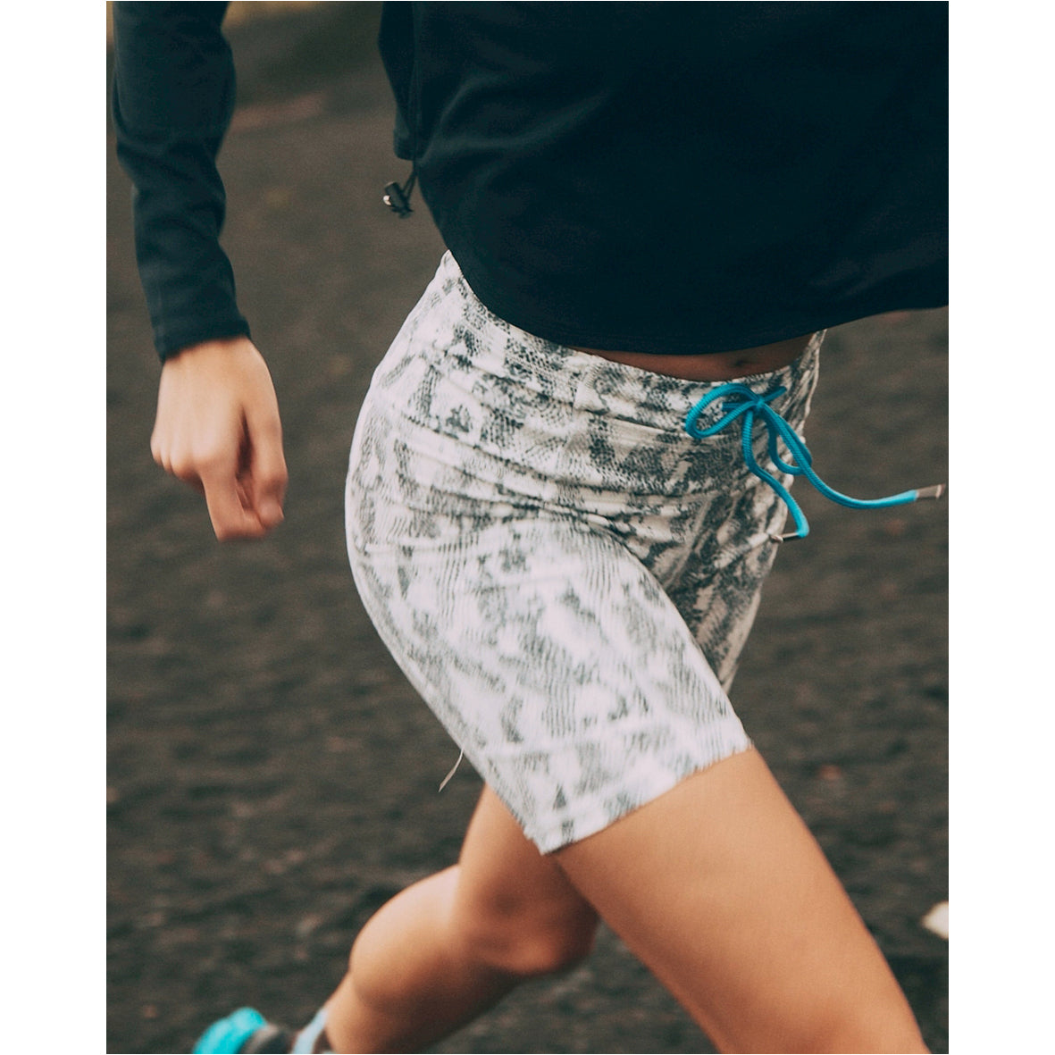 PYTHON PATTERN 10 POCKETS SHORT LEGGINGS(WOMEN)