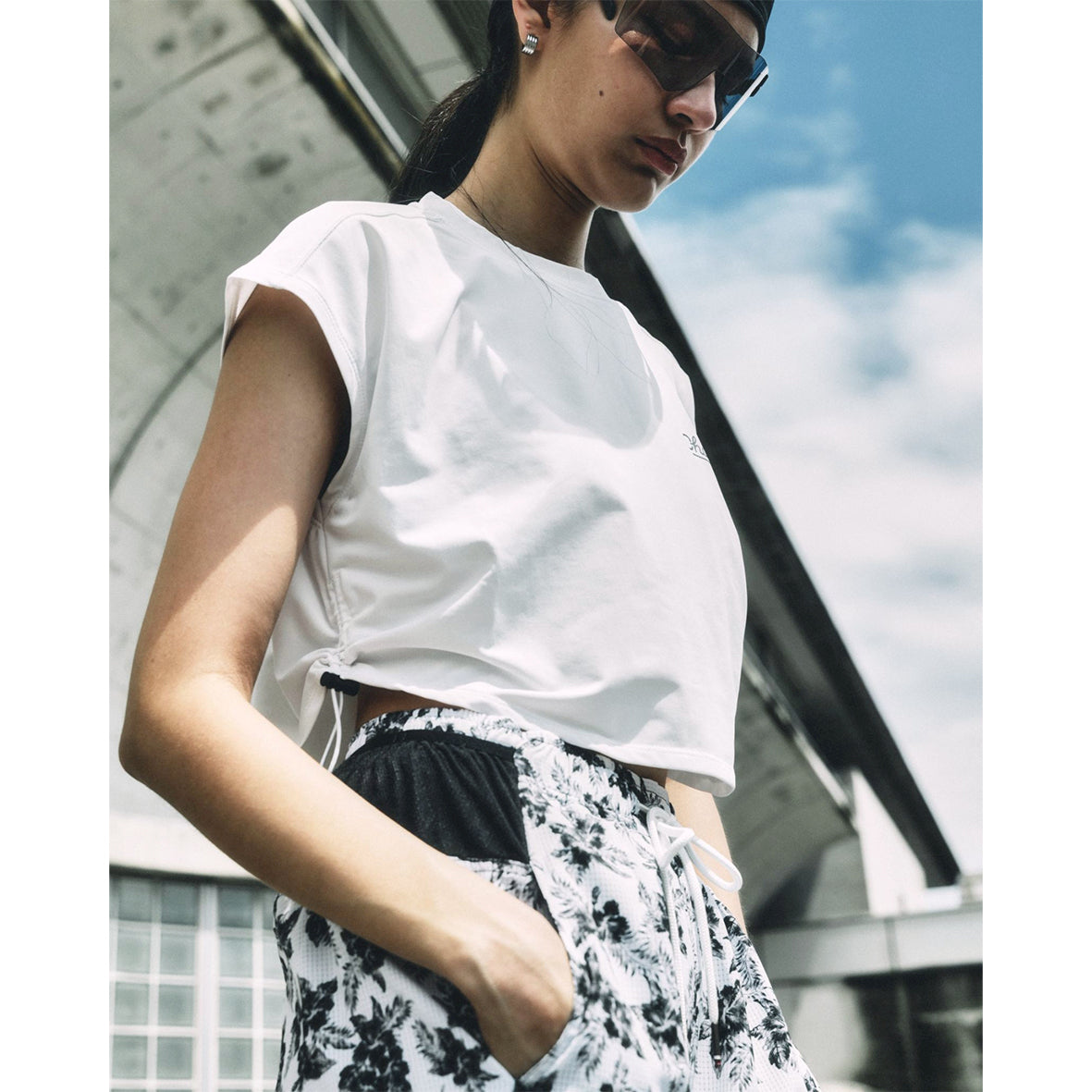 SHORT LENGTH SLEEVELESS T-SHIRTS WHITE