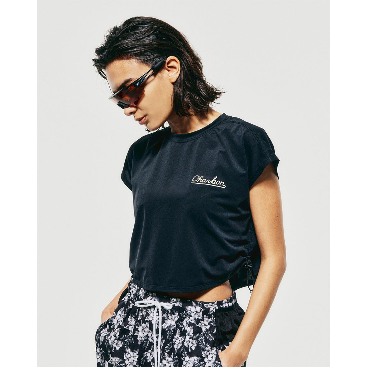 SHORT LENGTH SLEEVELESS T-SHIRT