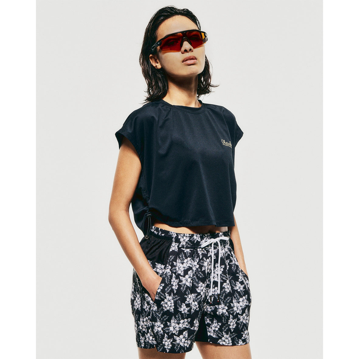 SHORT LENGTH SLEEVELESS T-SHIRT