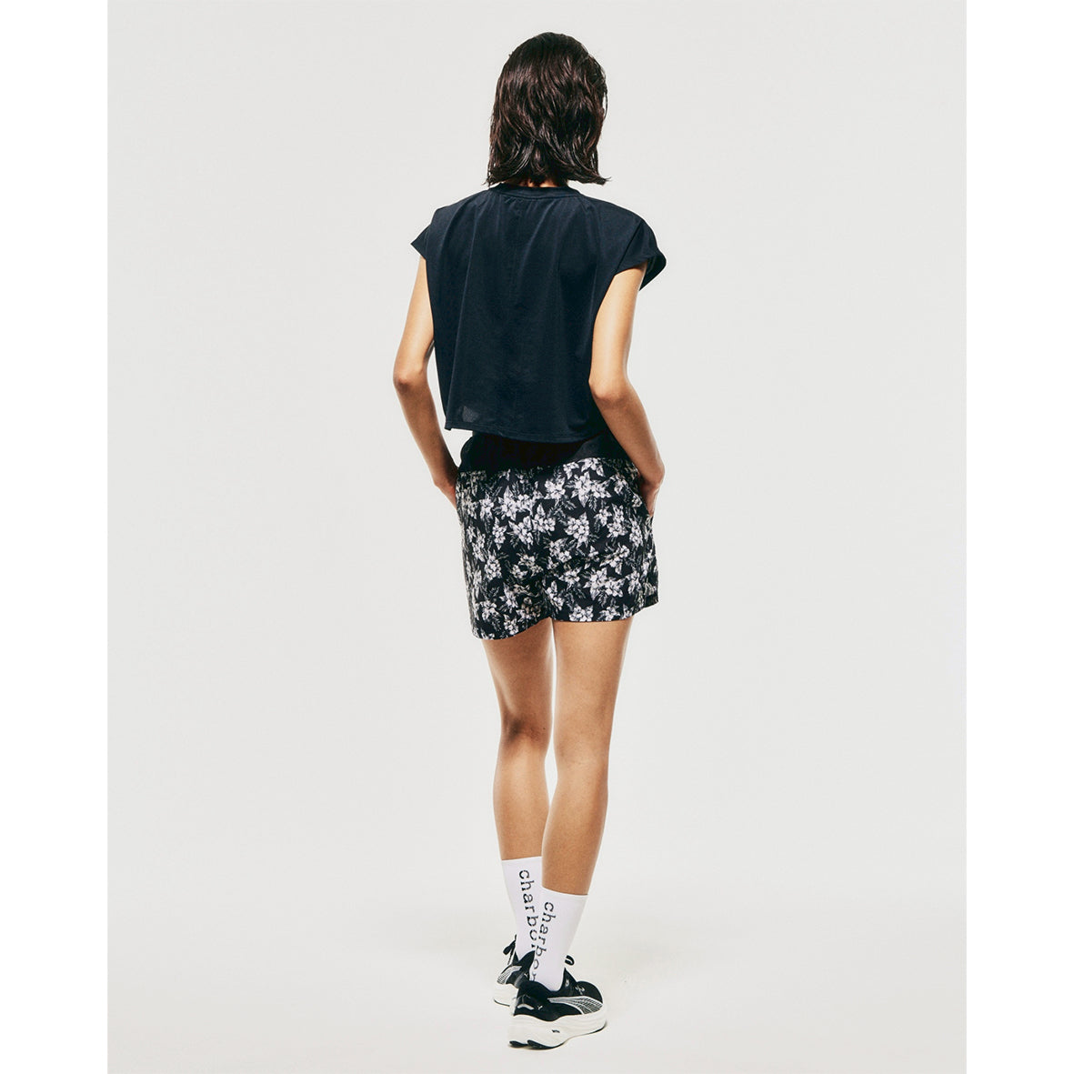 SHORT LENGTH SLEEVELESS T-SHIRT