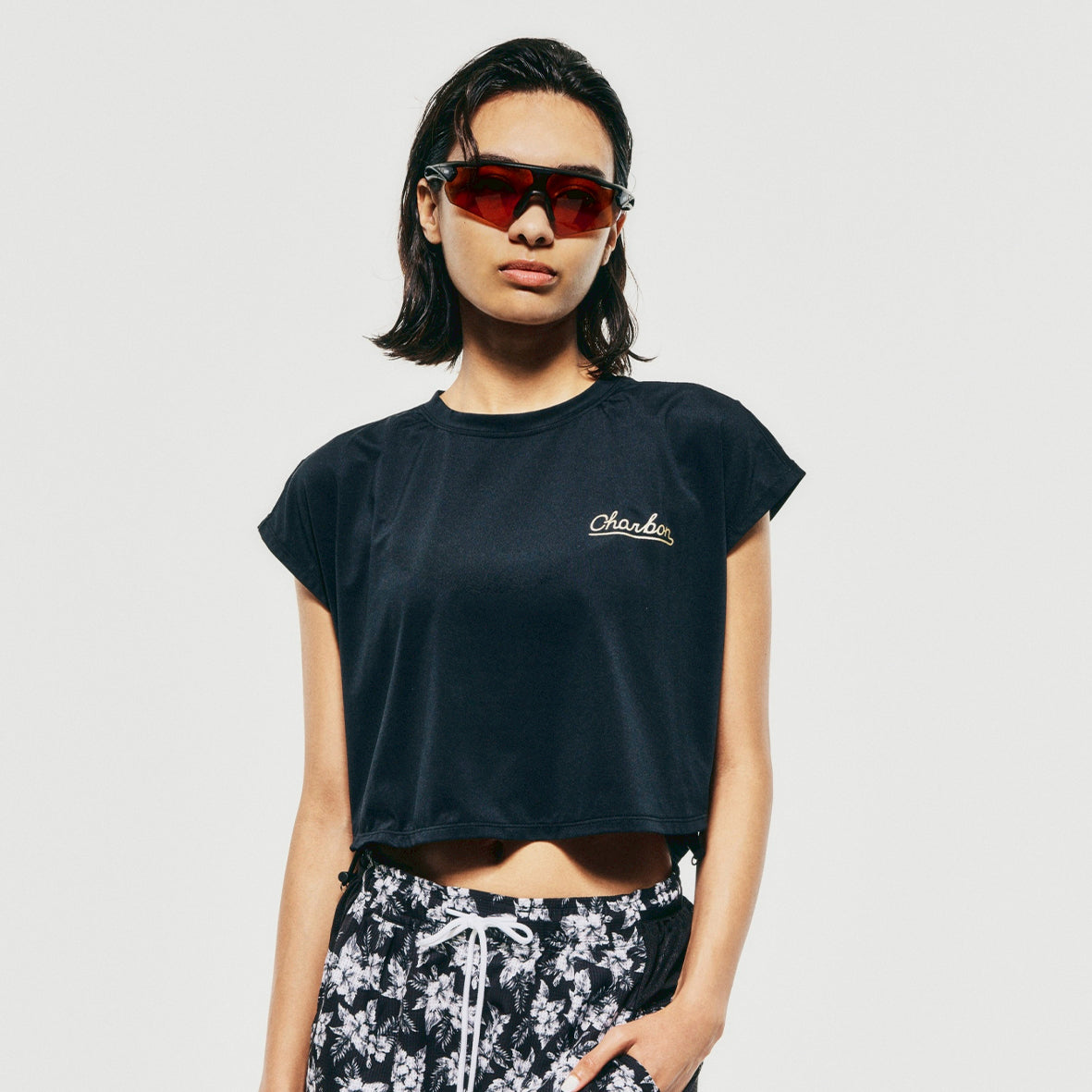 SHORT LENGTH SLEEVELESS T-SHIRT